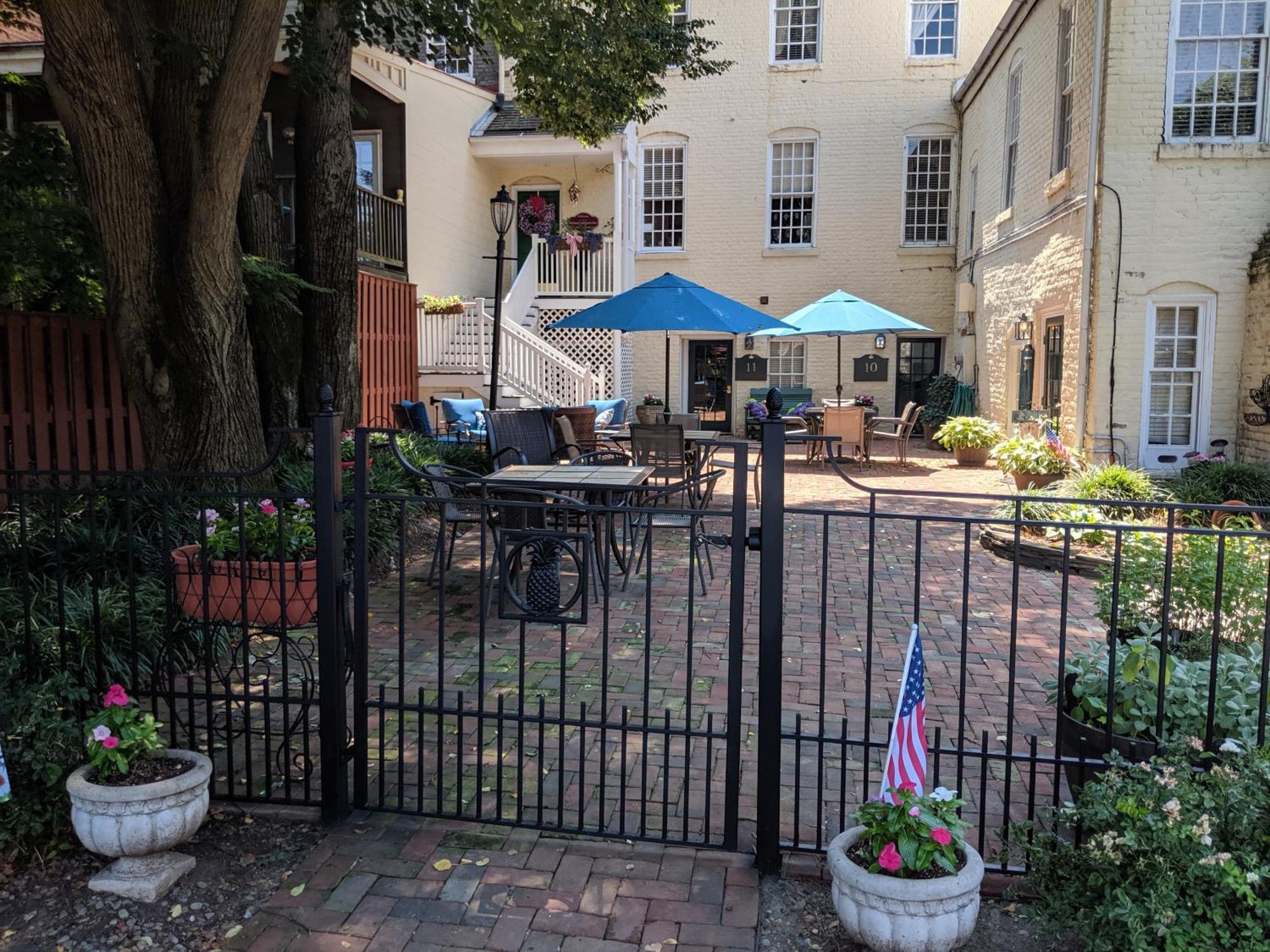 The Richard Johnston Inn & 1890 Caroline House Fredericksburg Exterior photo